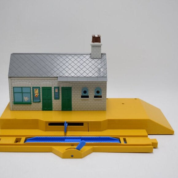 1998 Thomas & Friends Tomy Plarail Flying Harold Station Works - Station Only - Picture 3 of 11